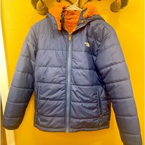 North Face Reversible jacket, like NEW condition. Has a removable hood.
